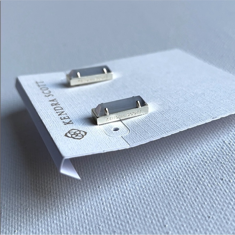 Kendra Scott Lady Gold Stud Earrings New with tags! Never been worn! - Picture 4 of 9